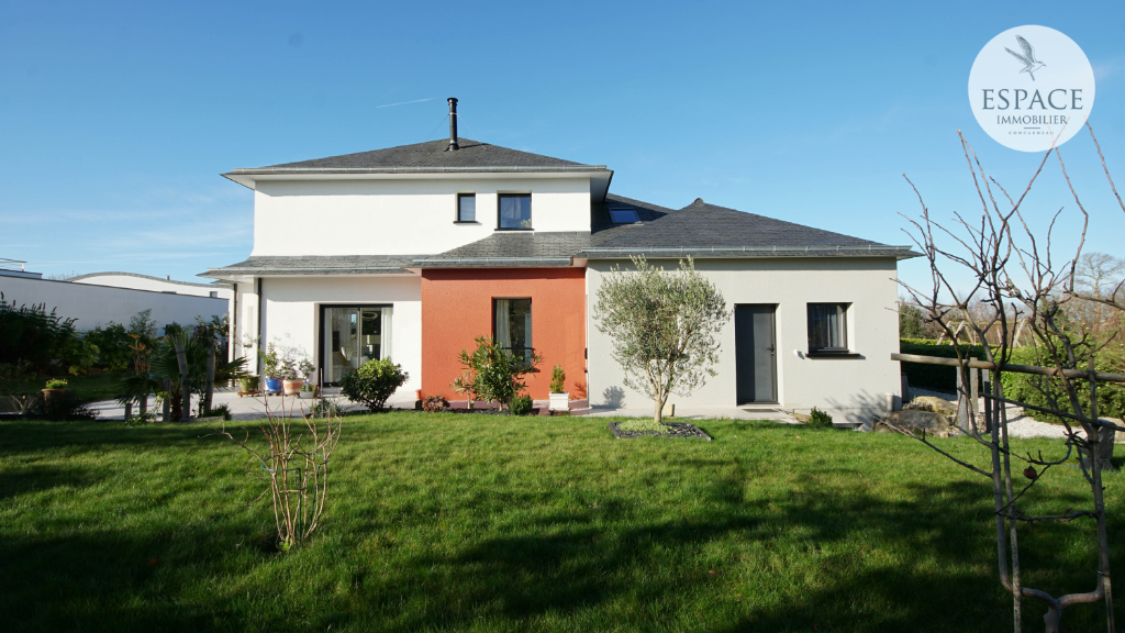 A vendre à Concarneau maison contemporaine en bord de mer...