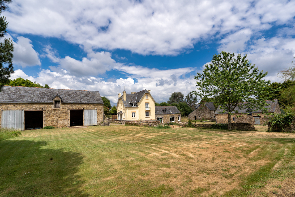 A vendre à Melgven corps de ferme sur un parc de près de...